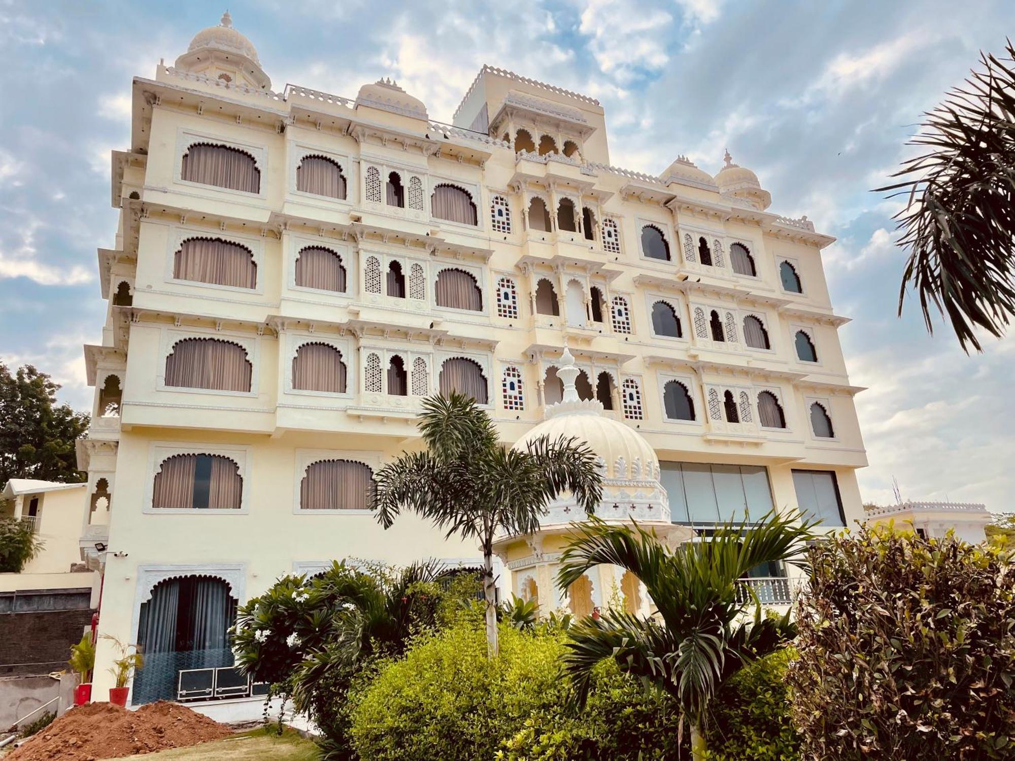 Mewar Palace Resort And Spa Ουνταϊπούρ Εξωτερικό φωτογραφία