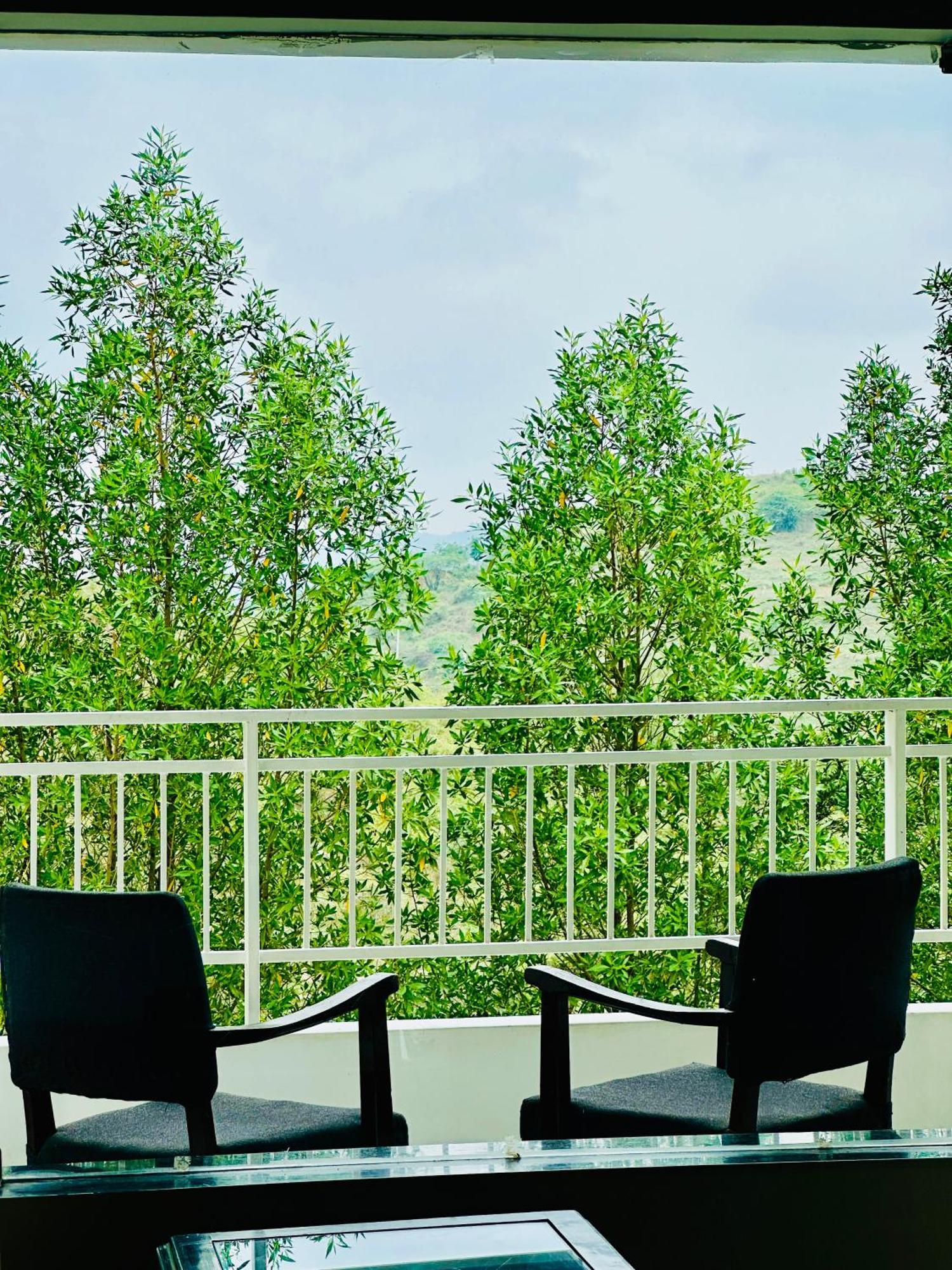 Mewar Palace Resort And Spa Ουνταϊπούρ Εξωτερικό φωτογραφία