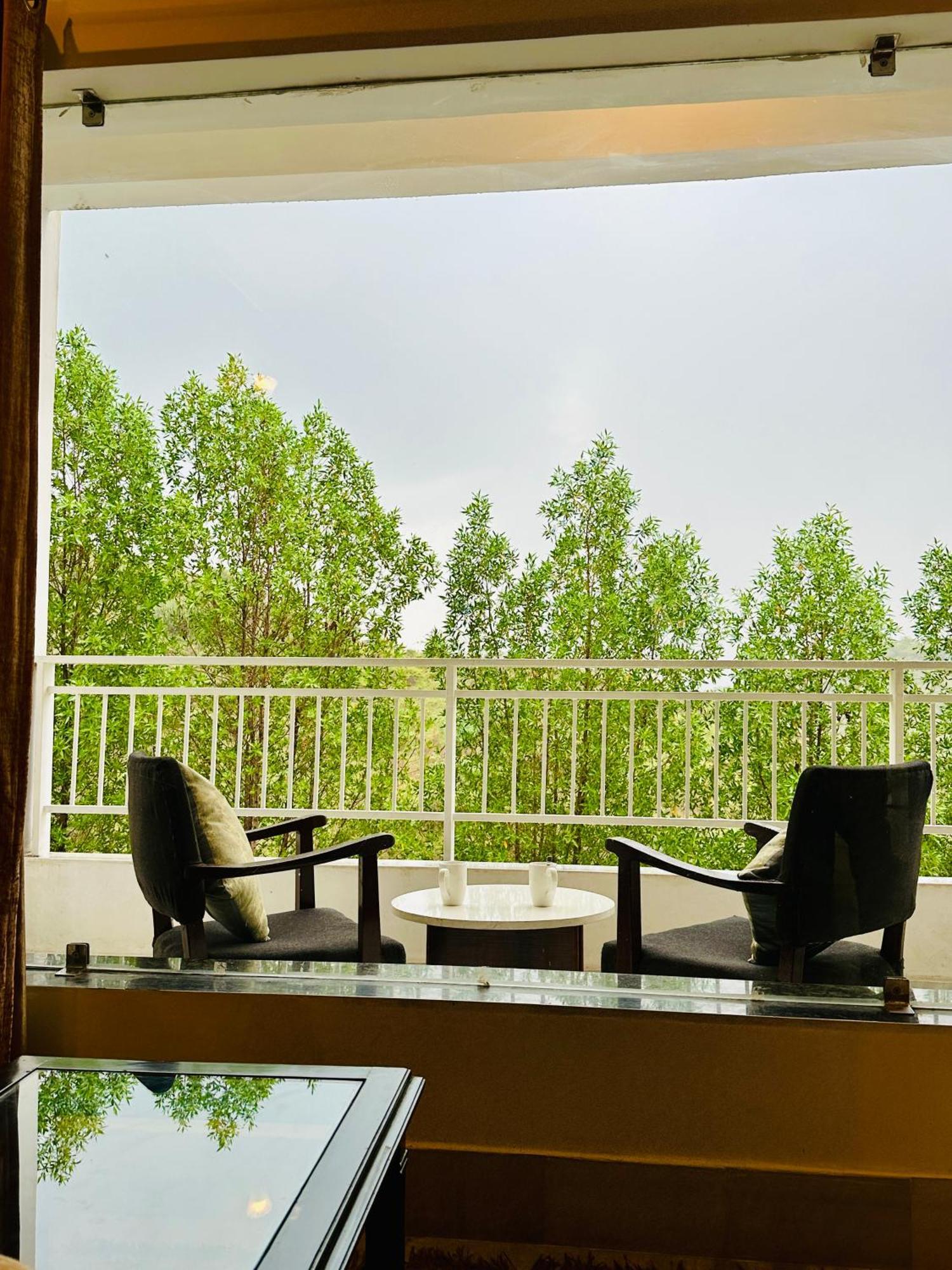 Mewar Palace Resort And Spa Ουνταϊπούρ Εξωτερικό φωτογραφία