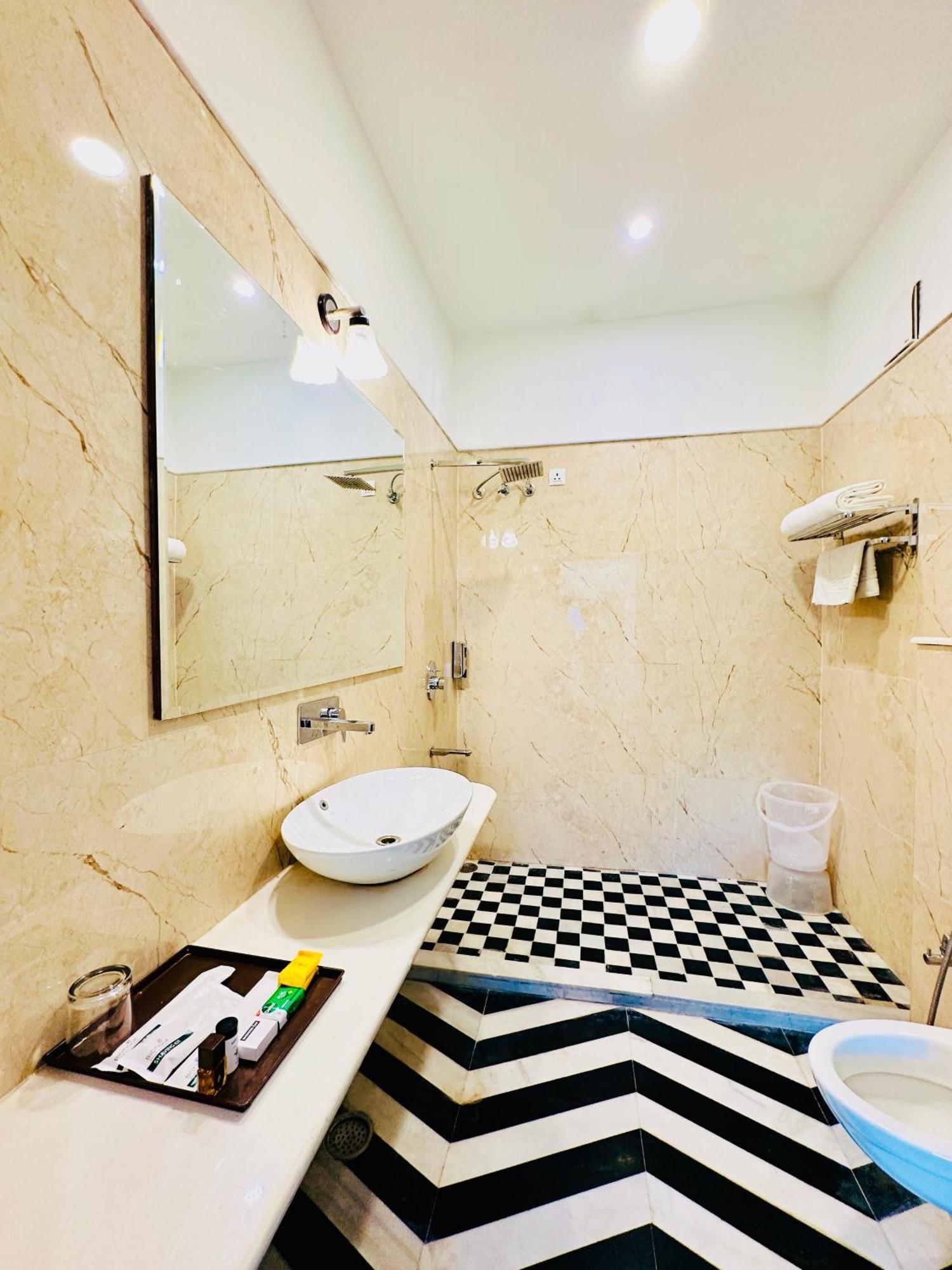 Mewar Palace Resort And Spa Ουνταϊπούρ Εξωτερικό φωτογραφία