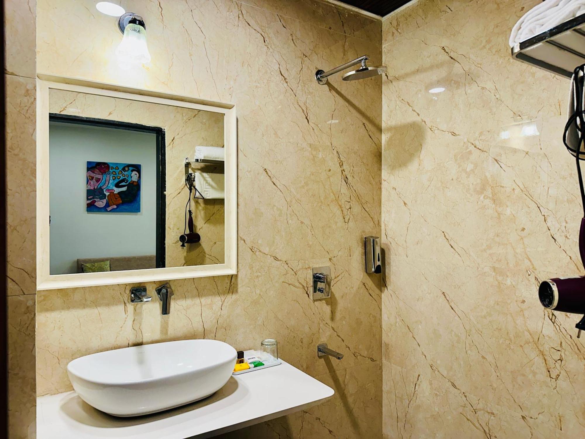 Mewar Palace Resort And Spa Ουνταϊπούρ Εξωτερικό φωτογραφία